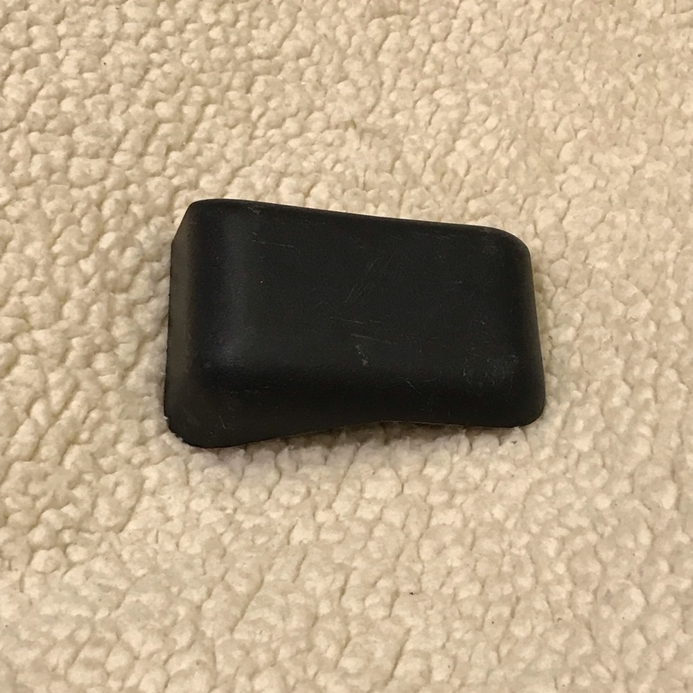 Chev Silverado GMC Sierra Seat Belt Adjuster Bolt Cover Trim Cap Insulator 15041